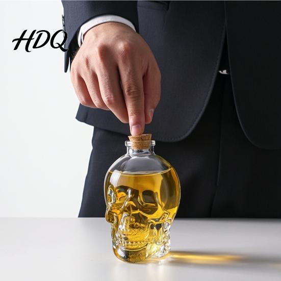Contenitore per Vino alla Frutta a Forma di Teschio Decanter in Vetro Bottiglia Whiskey Gotica 3D con Tappo Unico Tappo Regalo Dispenser Liquori Novità per