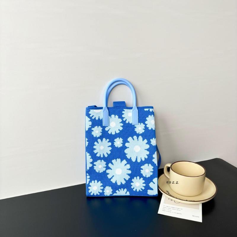 New large-capacity knitted bag, mobile phone bag, niche shoulder messenger bag, high-end, cartoon fashion handbag.