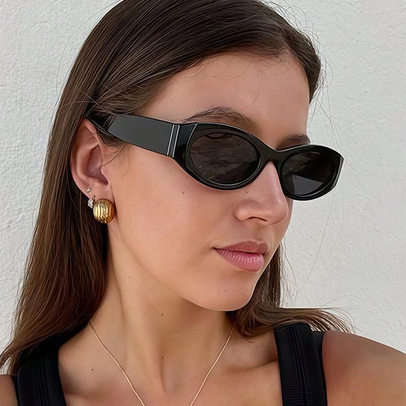 Stylish Streetwear Black Sunglasses With Uv Protection For Casual And Sports Use