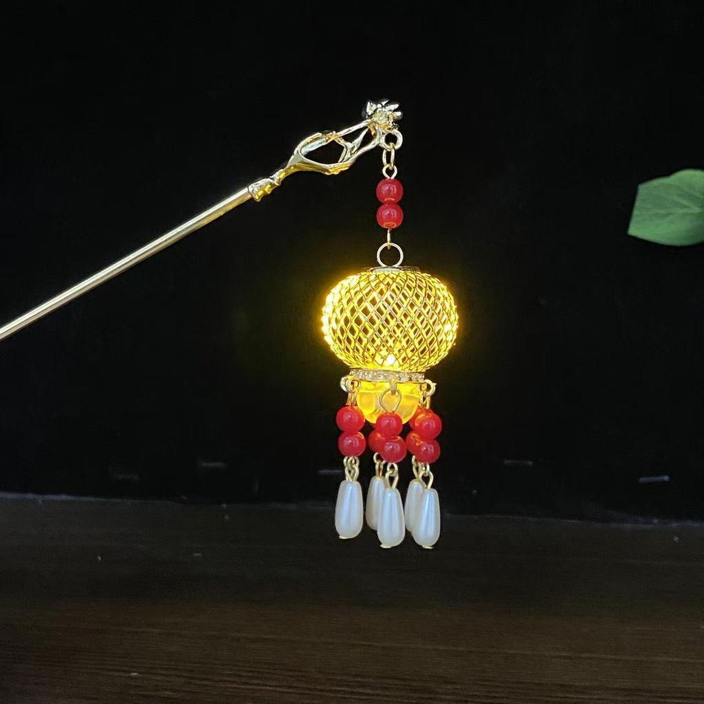 Ancient Style Luminous Hairpin: High-End Alloy Lantern Design for Hanfu Skirts
