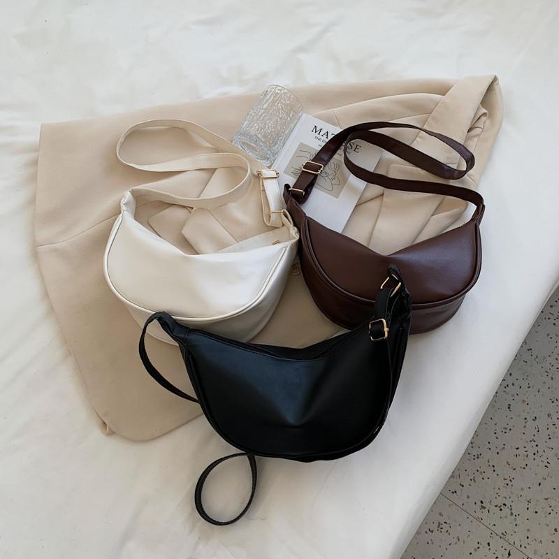 Stylish Polyester Shoulder Bag For Women Soft Zippered Quilted Purse