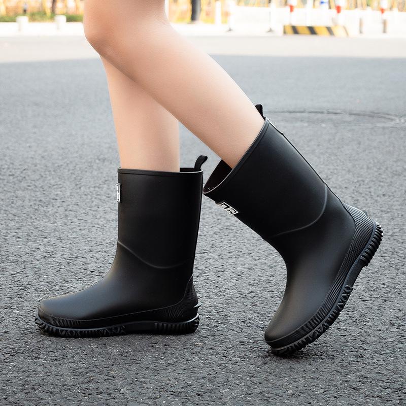 

Women s Waterproof Non-slip Fashionable Mid-calf Rain Boots with Velvet Lining for Outdoor Wear 40