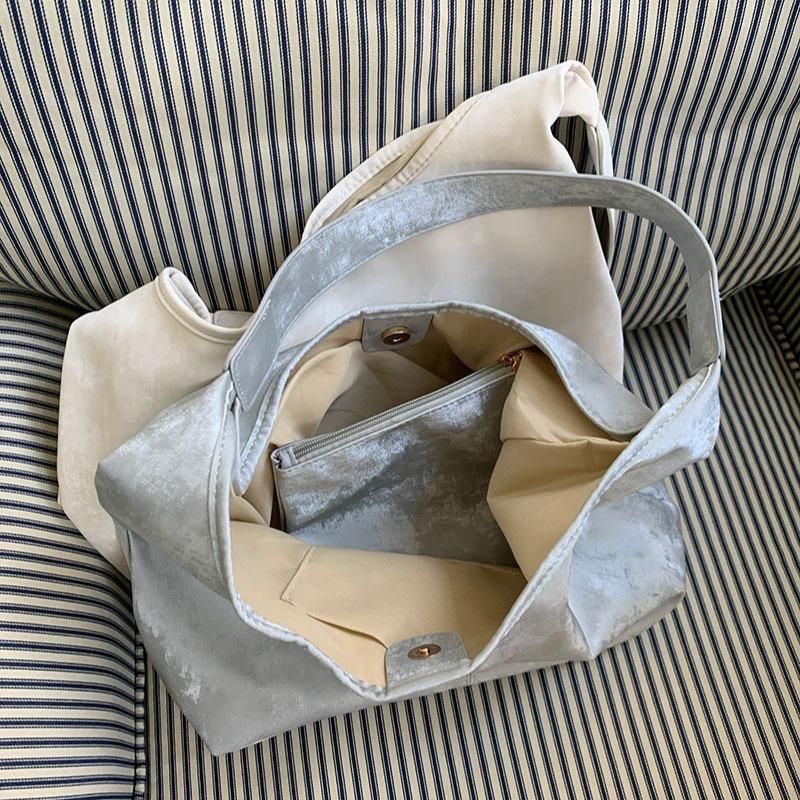 Textured Niche Single-shoulder Underarm Bag Crossbody Bag Women's Summer New Large-capacity Commuter Backpack