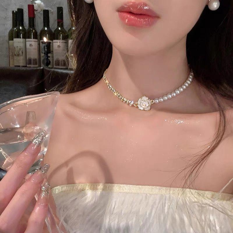 Romantic Escape Double-layer Bow Pearl Necklace Women's Light Luxury Niche Elegant Suit Collarbone Chain Neck Chain Tide