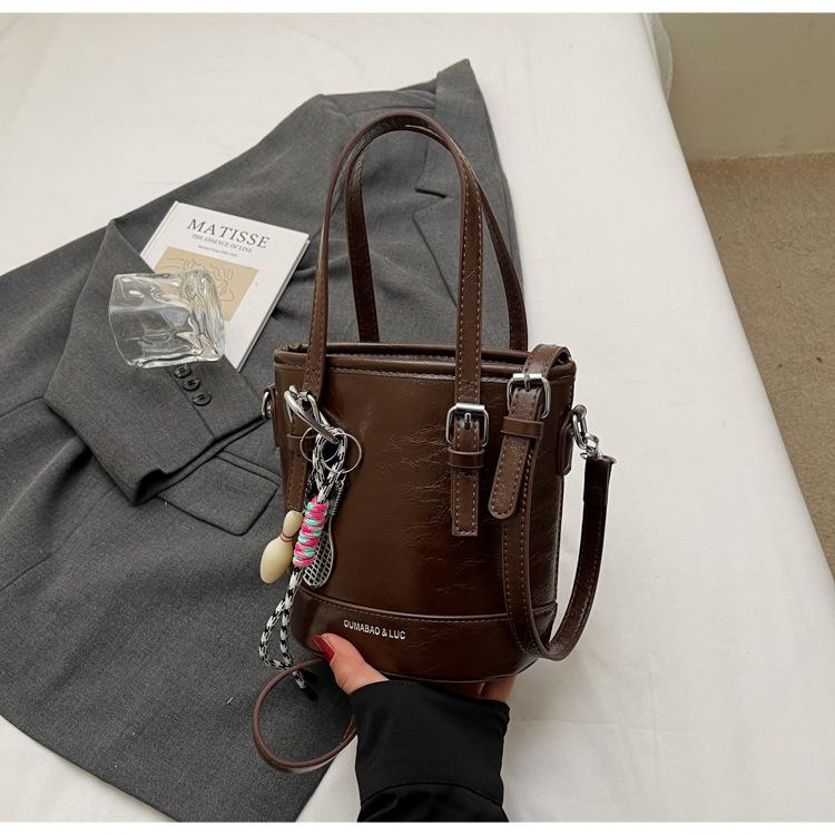 

Fashion new portable bucket bag Korean retro high sense niche versatile temperament commuter shoulder messenger bag women