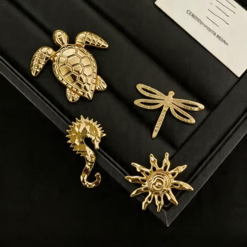 Gold Plated Insect Animal Badge Vintage Suit Lapel Pin for Women Men Brooch Gift for Celebration