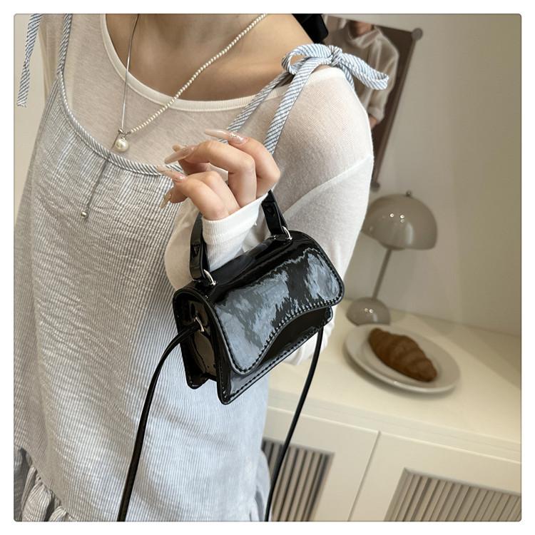 New Vintage Faux Leather Shoulder Bag for Women Solid Color Minimalist Niche Design Commute Handbag