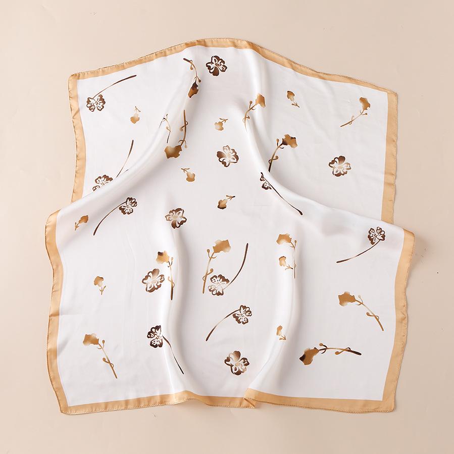 

Сладкий ветер литературный маленький свежий принт маленький квадратный платок шелковый платок женский летний зеленый четырехлистный клевер граффити атласный платок 70*70cm