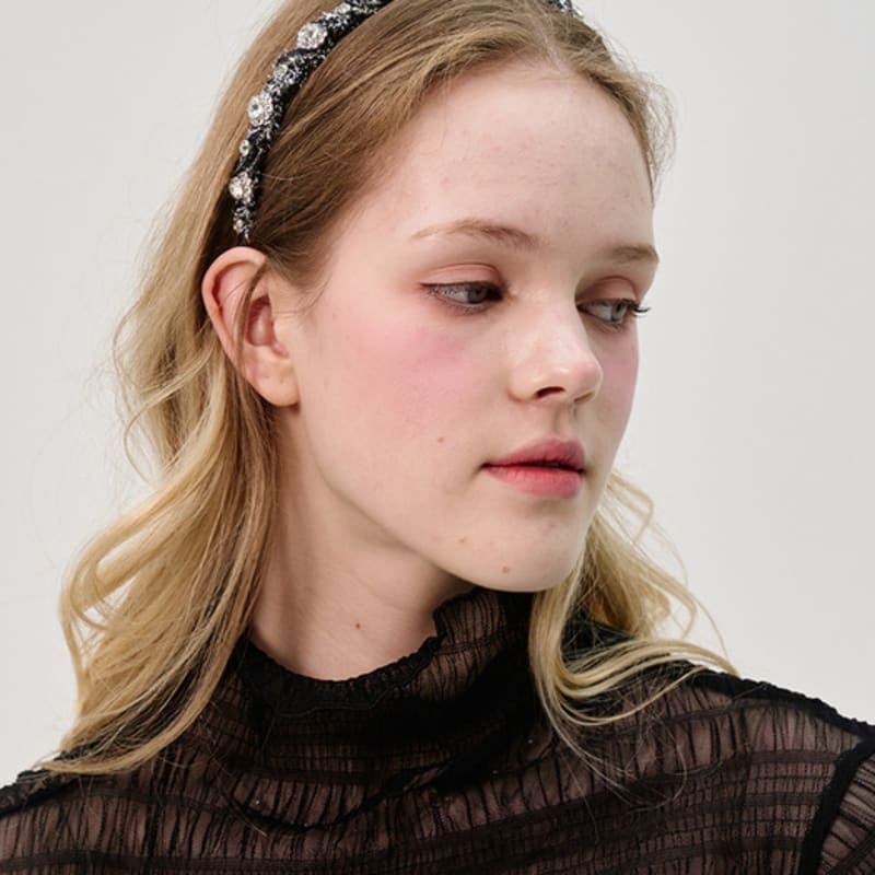 SORRY TOO MUCH LOVE Snow Flower Jewel Hairband_Black