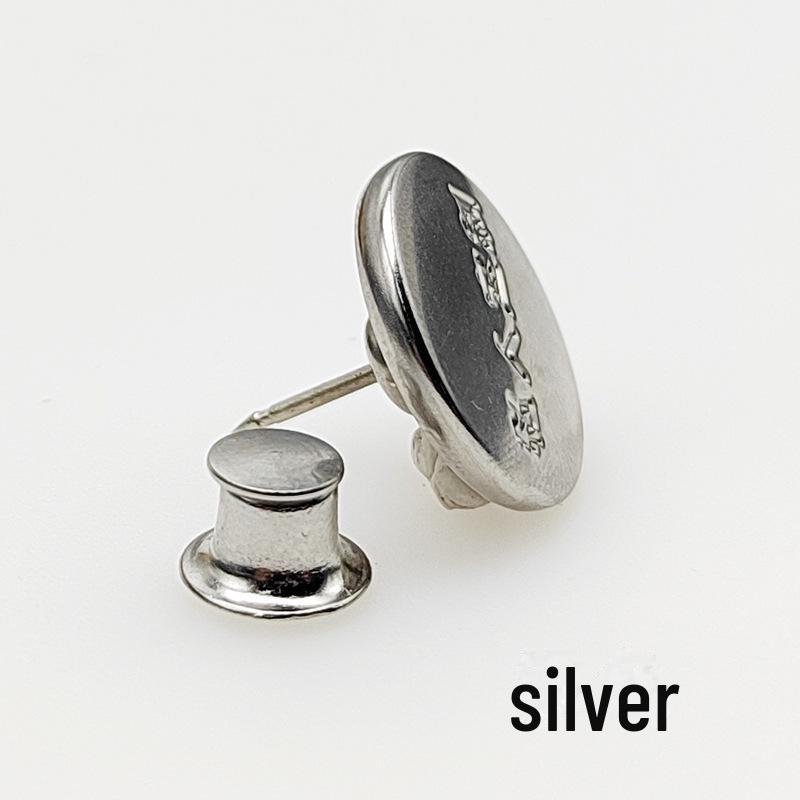 Mygtuko neturintis nuimamas užsegimas užuolaidų tvirtinimui