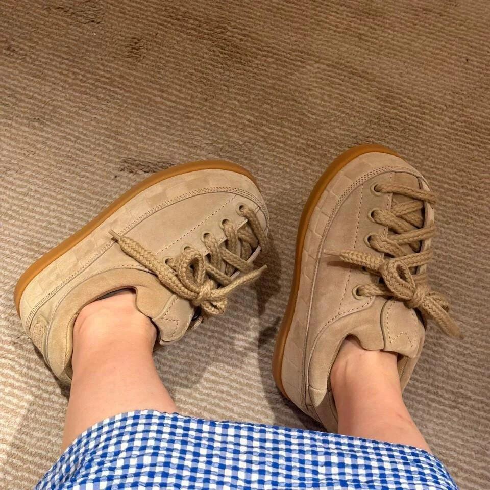 Wang Jiaer-Inspired Women's 2025 Autumn Leather Sneakers: Thick-Sole, Height-Boosting Casual Sports Shoes
