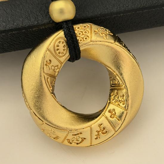 Traditional Qiankun Mahjong Pendant Necklace: Gold-Plated Alloy Ping an Buckle with Braided Rope for Women