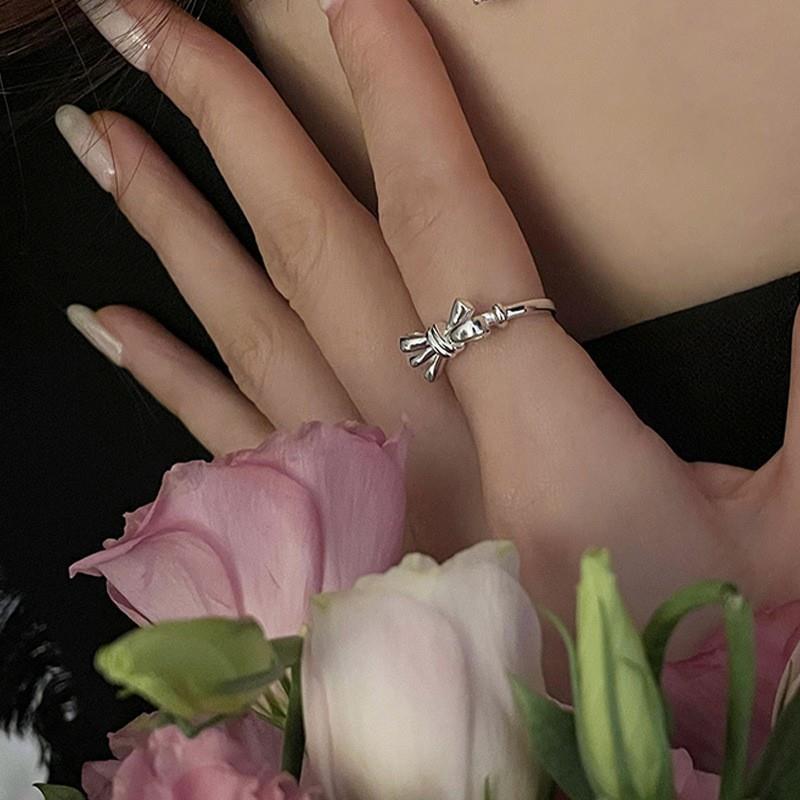 Silver Fashionable Plated Twisted Heart Ring For Women Elegant Minimalist Finger Jewelry
