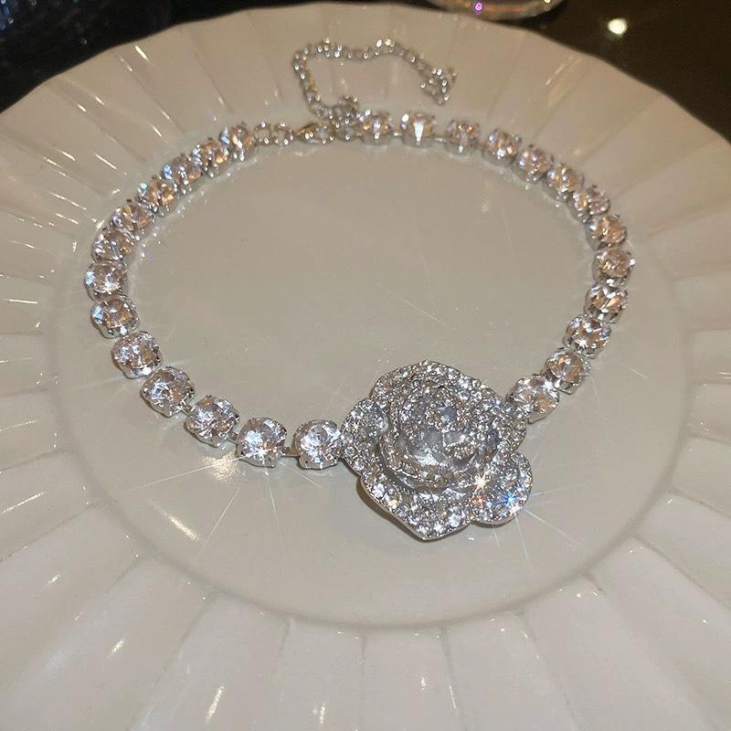 French high-end sparkling diamond rose necklace, niche temperament, socialite full diamond collarbone chain