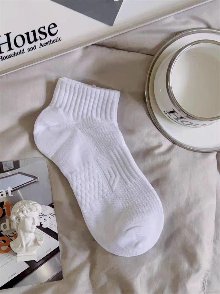 Herren Trendige Schwarz & Weiße Niedrig Geschnittene Geruchsresistente Schweißabsorbierende Kurze Socken für den Sommer