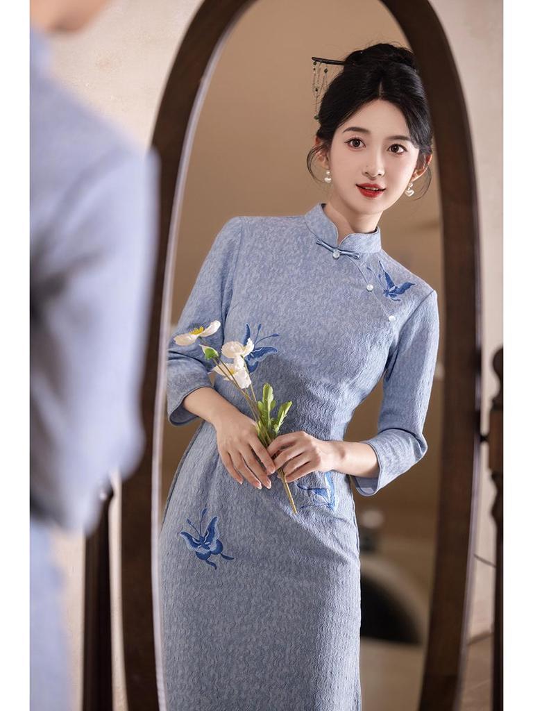 Juifengxuan Eleganter Herbst-Cheongsam: Junger, moderner chinesischer Stil für 2025