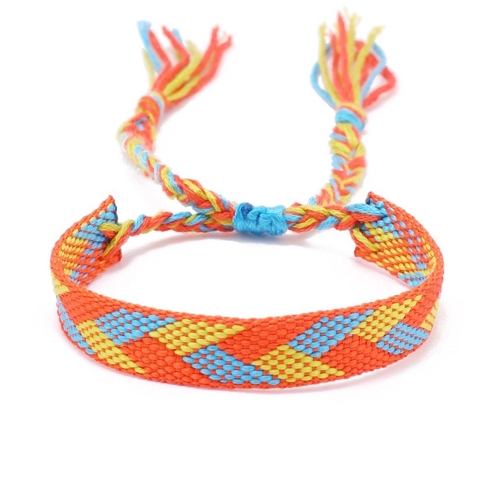 Bracelet Bohème pour Femme avec Pompon Népalais Coloré et Motif Géométrique en Diamant