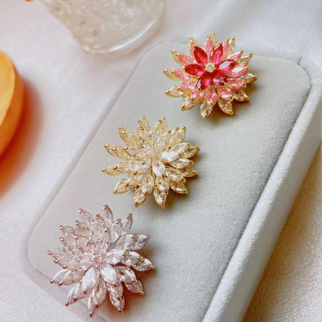 High End Pin Accessories for Suits Sweaters Chest Flowers Versatile and Atmospheric Decoration Rotatable Double-layer Snowflake Brooch for Women