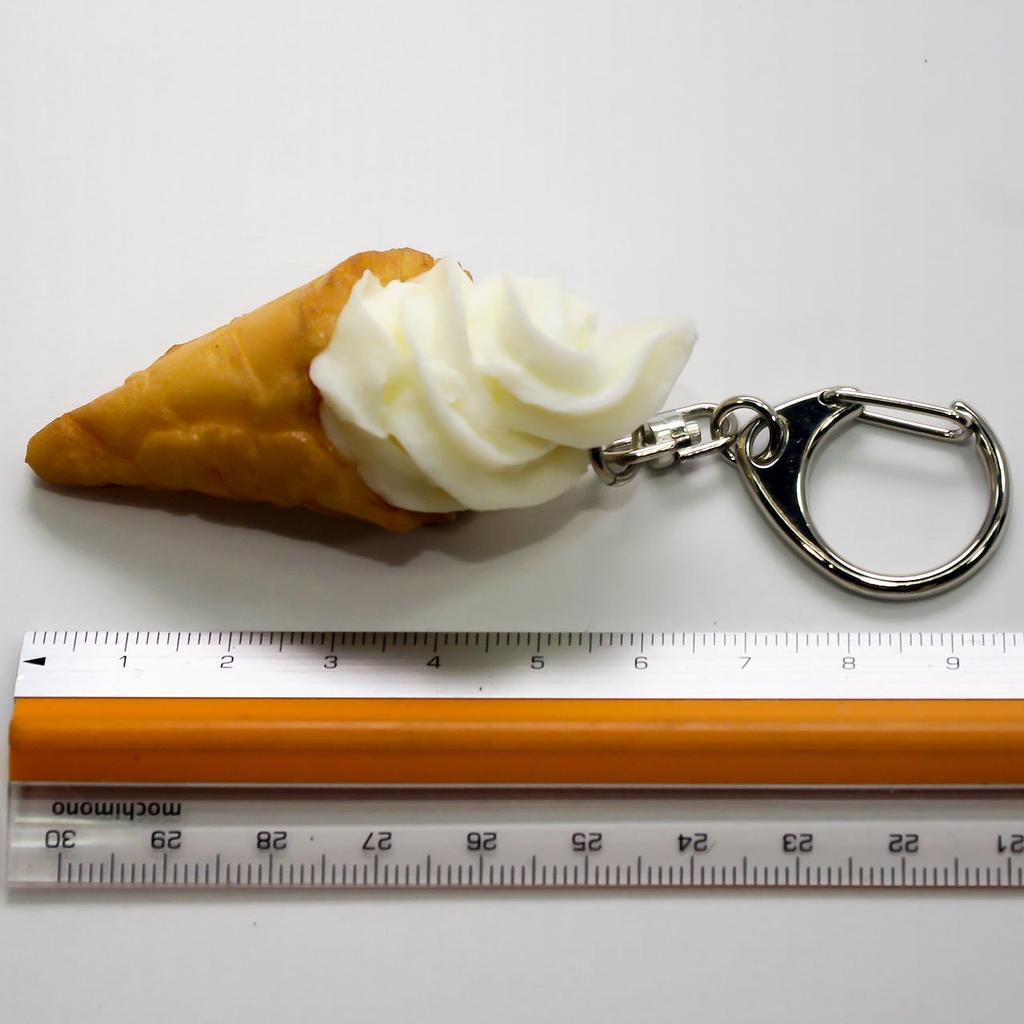 Food Sample Keychain Vanilla Soft Serve Ice Cream - (133OK)