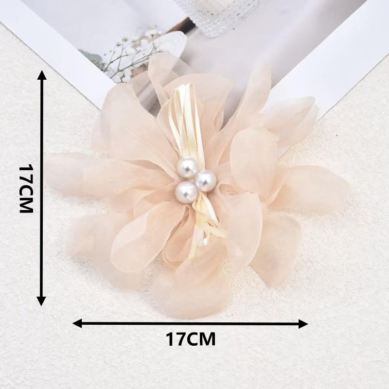 Ručně vyrobená mašle z perlové příze: Organzová květina pro vlasové a oděvní doplňky, šperky a DIY řemesla