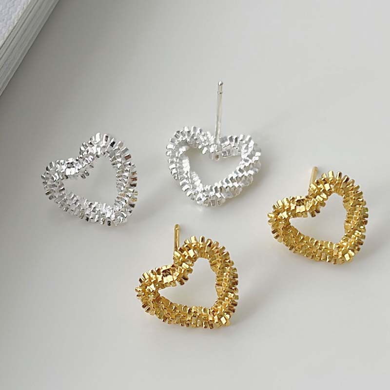 Vintage Metal Heart Stud Earring for Woman 2025 New Trendy Zinc Alloy Color Geometric Twisted Wave Earring Party Zircon Accessories