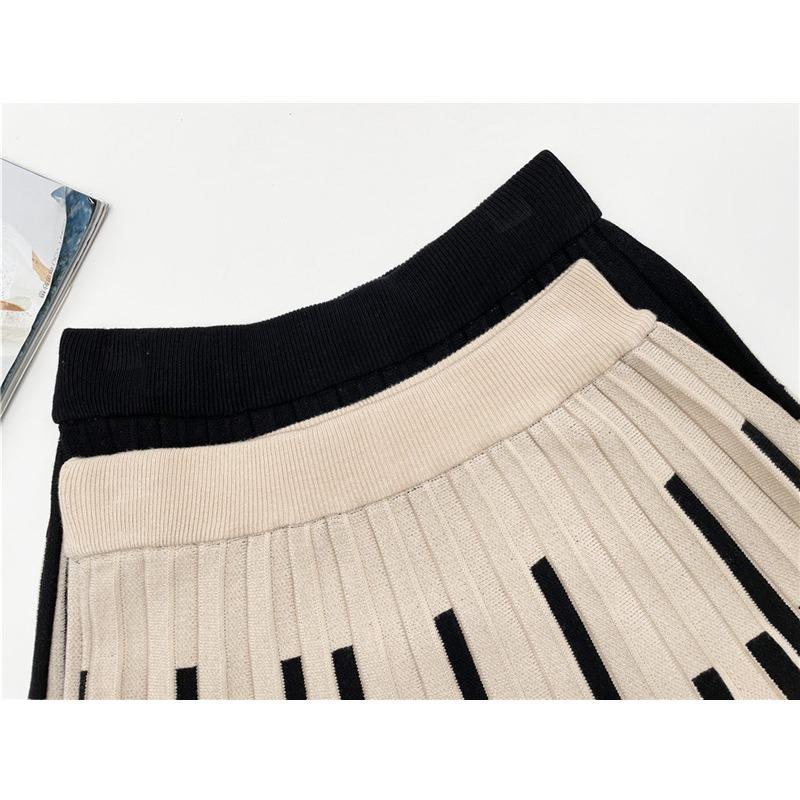 Thickened Autumn/Winter Knitted Skirt for Women High Waist Striped Knitted Pleated Skirt
