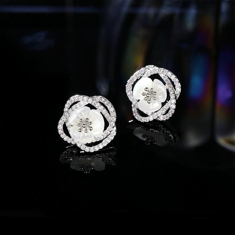 

Стильные полые серьги-камелии в виде простых натуральных ракушек из серебра 925 пробы с игольчатым дизайном