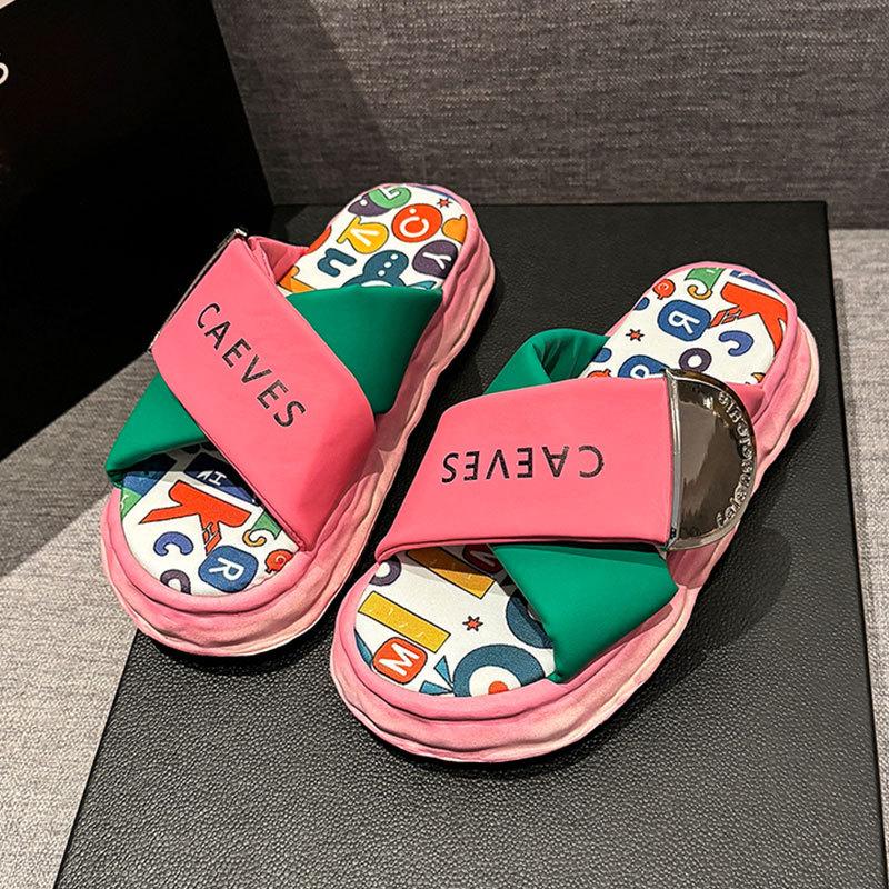 

Internet celebrity graffiti slippers women s summer wear 2025 new muffin thick bottom one-word drag casual stepping on shit cool slippers 40
