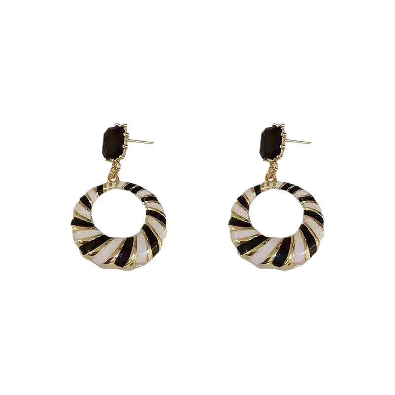 Fashionable and Exquisite Hollow Striped Earrings, Elegant and Luxurious Earrings, High-end Geometric Earrings Accessories