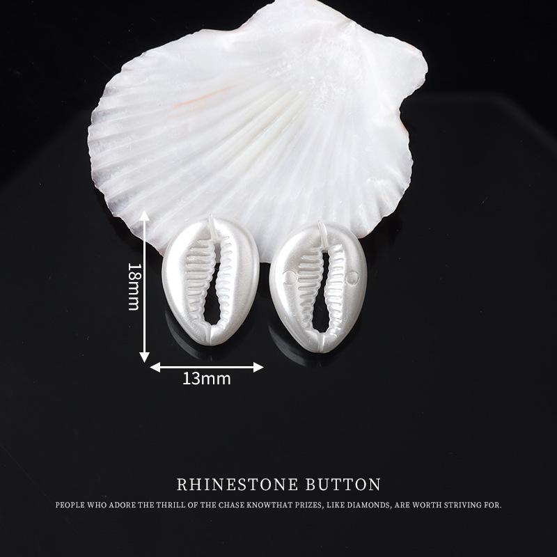 Hand-Sewn Irregular White Conch Shell Decorative Buttons for Skirts and Shirts