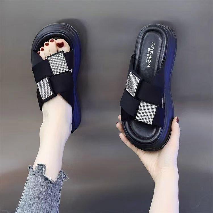 

Wear one-word slippers outside, the new muffin thick-soled soft-soled skirt in the summer of 2025, and wear thin beach cool slippers. 40