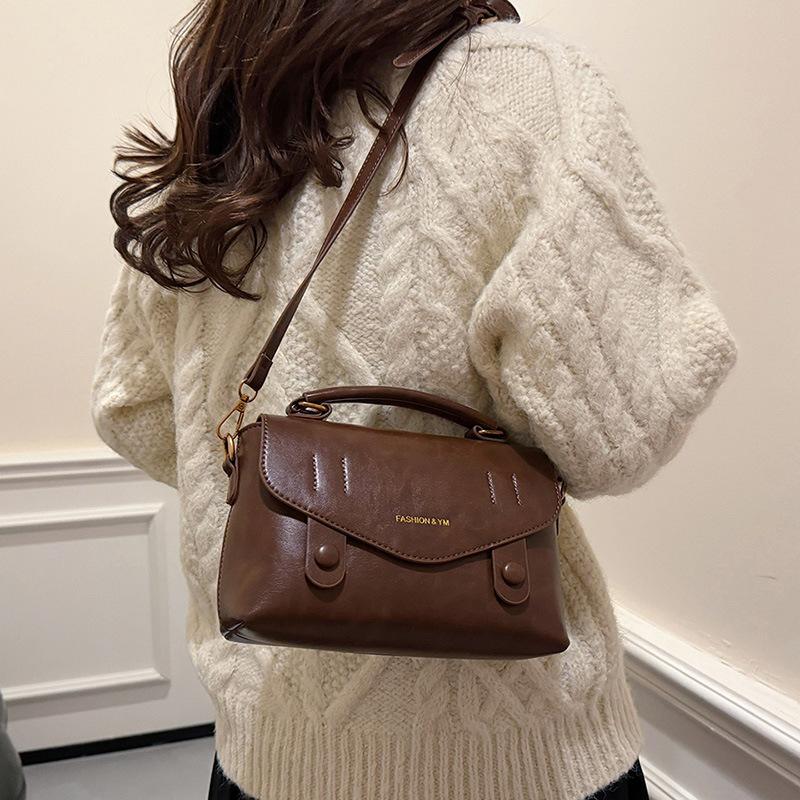 

2025 новая сумка высококачественная текстура модная сумочка сумка-мессенджер нишевая легкая роскошь сумка на плечо универсальная мягкая кожа женская 21*9*14 коричневый