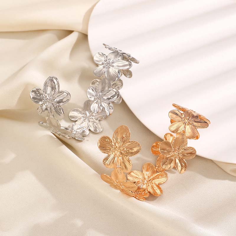 Bohemian Metal Flower Open Arm Bracelet for Women Girls Fashion Gold Color Wave Geometric Bracelet Beach Party Aesthetic Jewelry