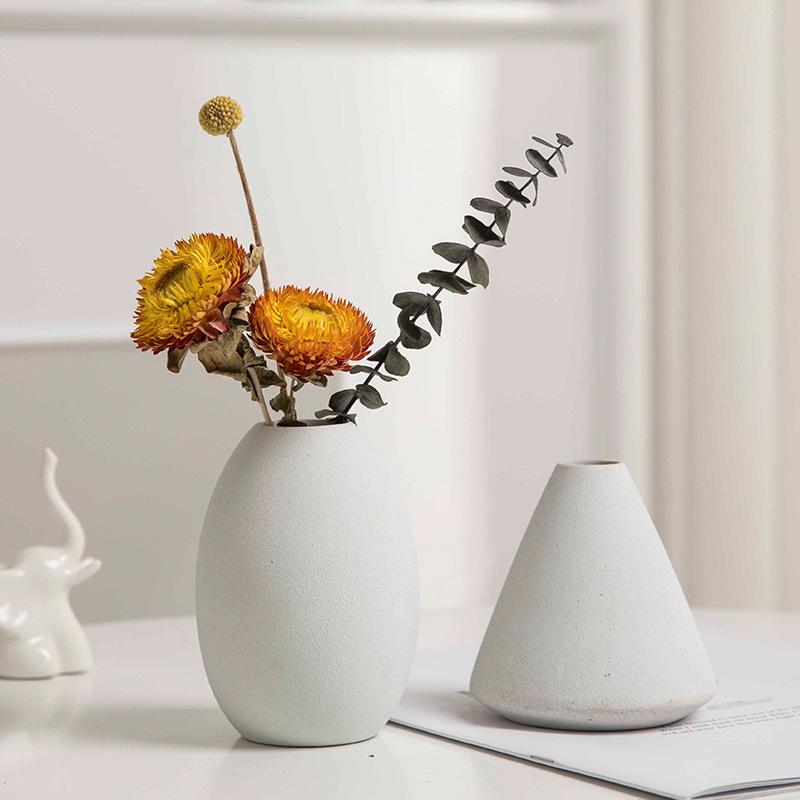 Nordic Ceramic Vase for Dried Flowers - Ideal for Living Room and Dining Table Decor; Perfect As Photo Props and Literary Ornaments.