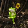 Garden Ornament Thinking Frog Holding Flower Shape Resin Statue Realistic Design Garden Pond Fountain Aquarium Figure