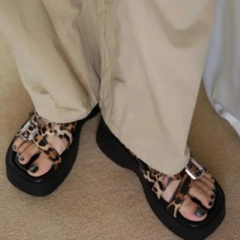 

Fashion 2025 Summer Women s Thick Sole Leopard Print Slippers Buckle Wedges Sandals Casual Outdoor Daily Shoes Fashionable & Comfortable 35 цветной печати леопарда