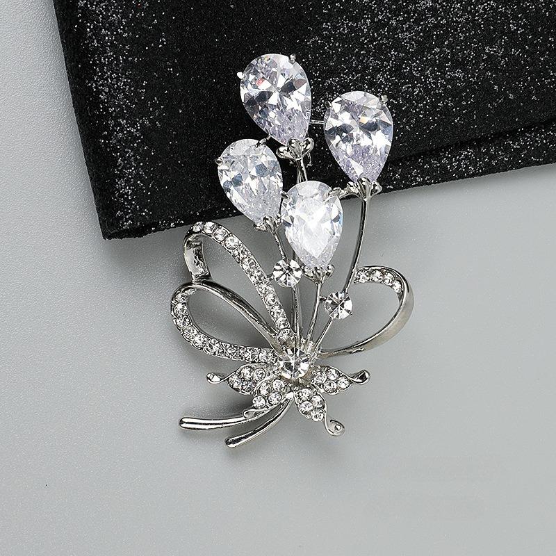 High-end Sense Luxury Exquisite Flower Pins Coats Suits Accessories Bright Zircon Bow Brooches for Women