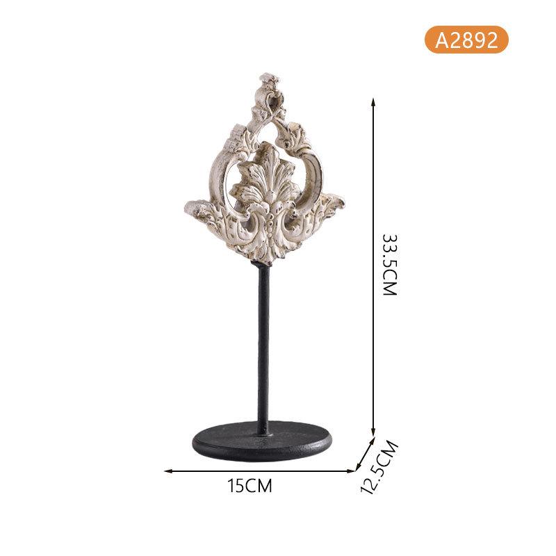 

French Retro Carved Desktop Ornament: Elegant European Dining Table Decoration