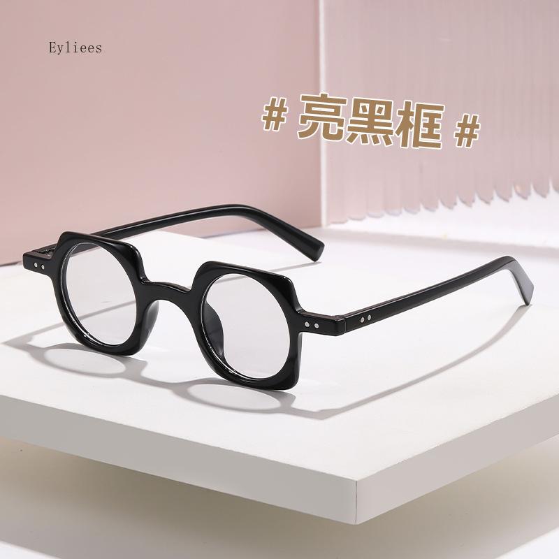 Retro Small Square Sunglasses Women Fashion Clear Round Ocean Lens Eyewear Men Punk Rivets Sun Glasses Shades UV400 gafas de sol