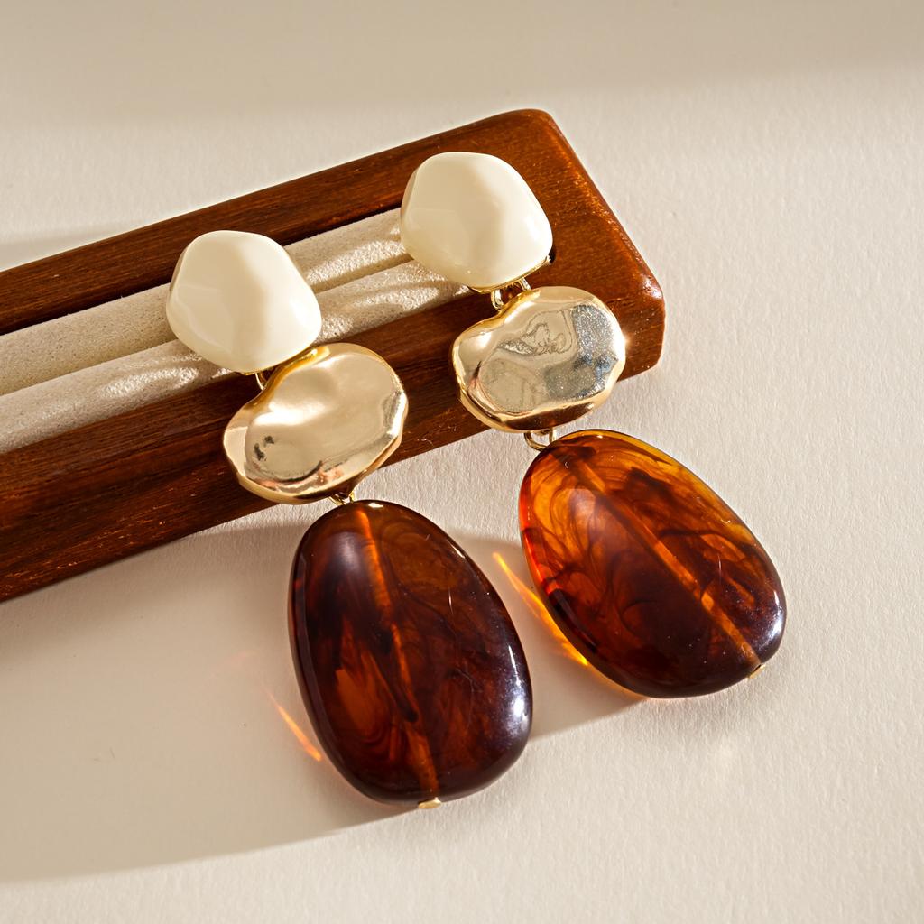 European and American Contrasting Colors Resin Oval Geometric Silver Needle Earrings Retro Maillard Stud Earrings Premium Niche Earrings