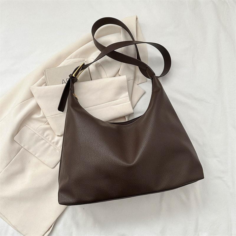 

Modern Large Capacity Shoulder Bag For Women With Soft Synthetic Leather Design кавовий