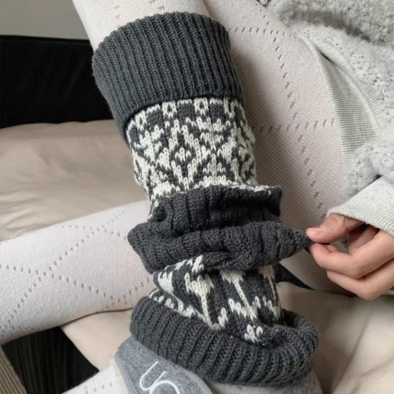Retro Fel Island Chunky Socks - Thick and Warm Wool Leggings for Autumn and Winter - Grey Diamond Pattern