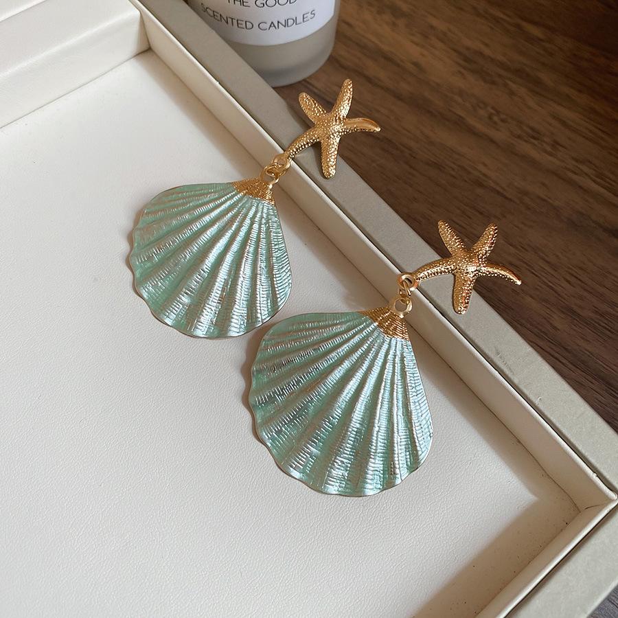 

Spray paint shell pendant necklace earrings set new seaside vacation style collarbone chain light luxury women