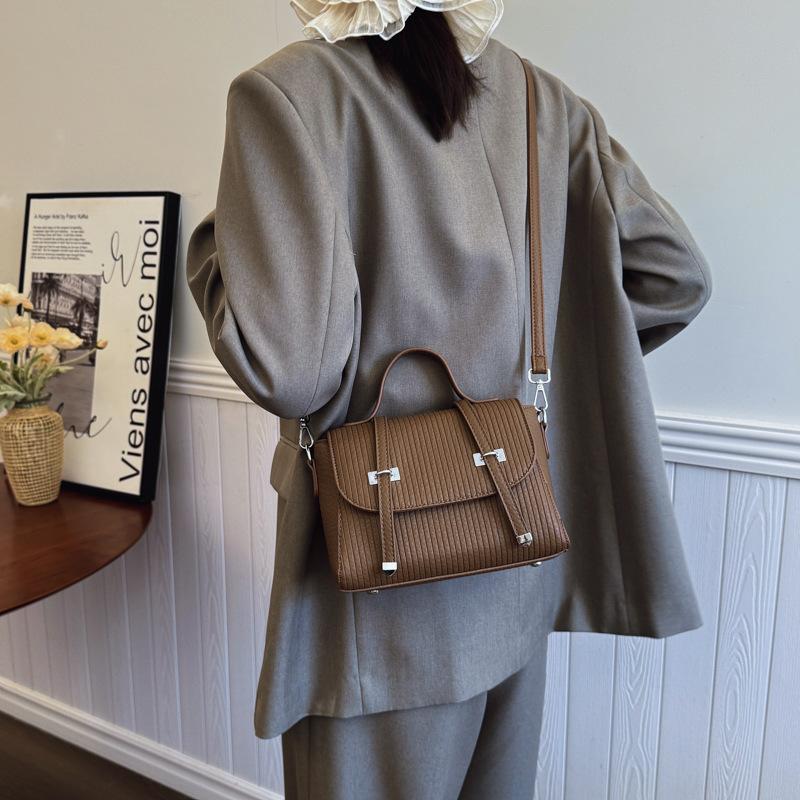 Hand shoulder bag 2025 new trendy women's bag retro solid color messenger bag versatile women's bag casual small square bag