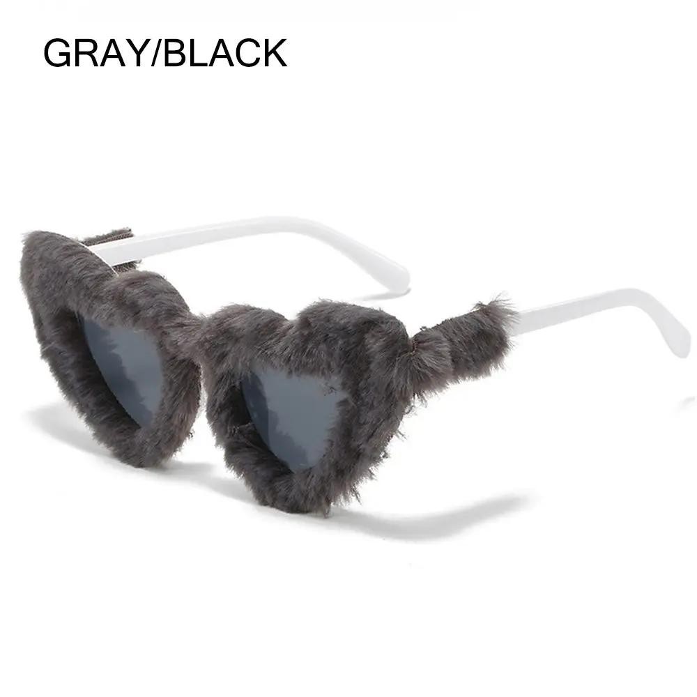 Fashion Clout Goggle Women Love Heart Sunglasses Decor Sunglasses Heart-Shaped Sunglasses Ladies Shades Eyewear