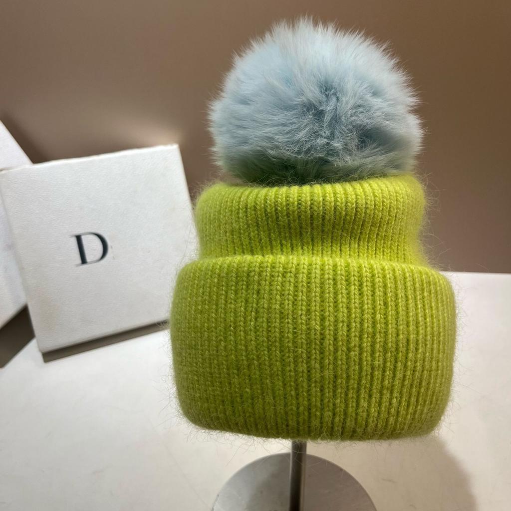 Iceland~ Flowers and Teen Stars Big Hairball Sweet and Cute Wool Hat Winter Warm Rabbit Hair Knitted Hat
