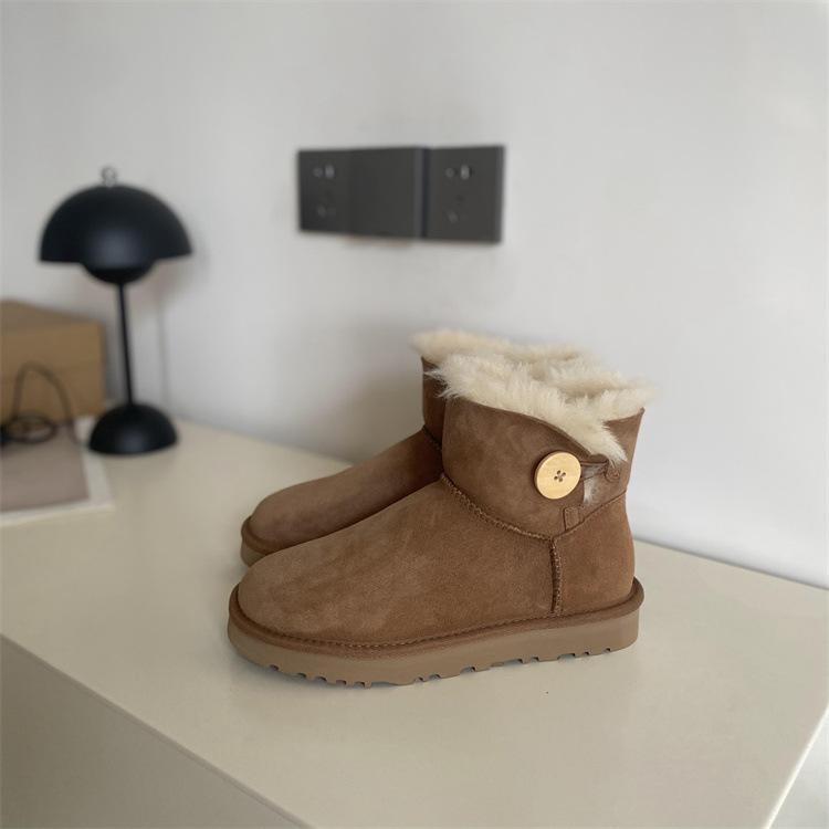 Sangpo Snow Boots Women's Wooden Buckle Short Tube Sheepskin Fur Integrated Classic Versatile Velvet Thickened Warm Cotton Shoes Winter Shoes