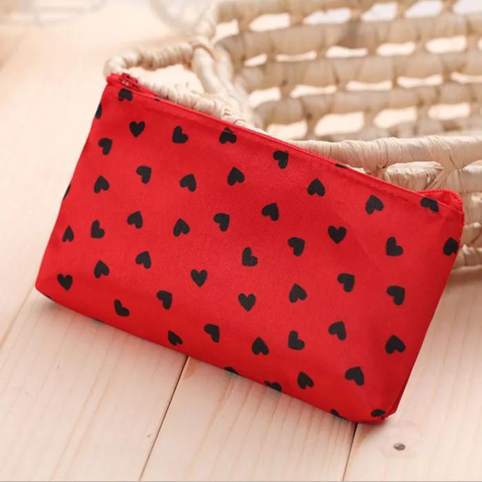 

Bijin Simple Heart Multipurpose Flat Pouch Red