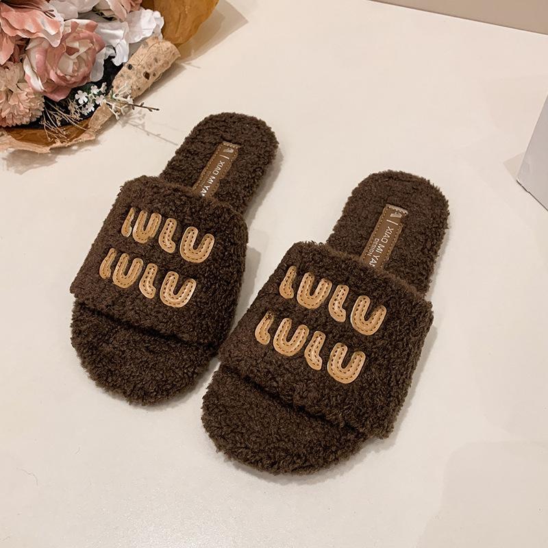 

Премиальный взрыв чувств толстоподошвенные пушистые тапочки женские 2025 новые универсальные маленький ароматный стиль буква однословные шлепанцы иностранный стиль удобные 40 коричневый
