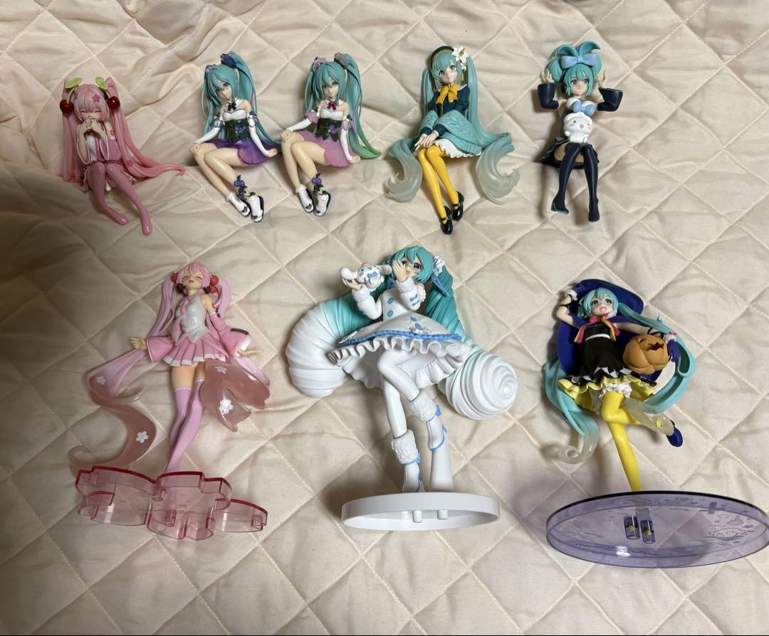

[Б/У] Фигурки Хатсунэ Мику - набор из 8 штук
